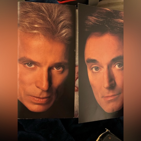 Siegfried & Roy At the Mirage 1998 Collectible Souvenir Program Book & Poster - Picture 4 of 4